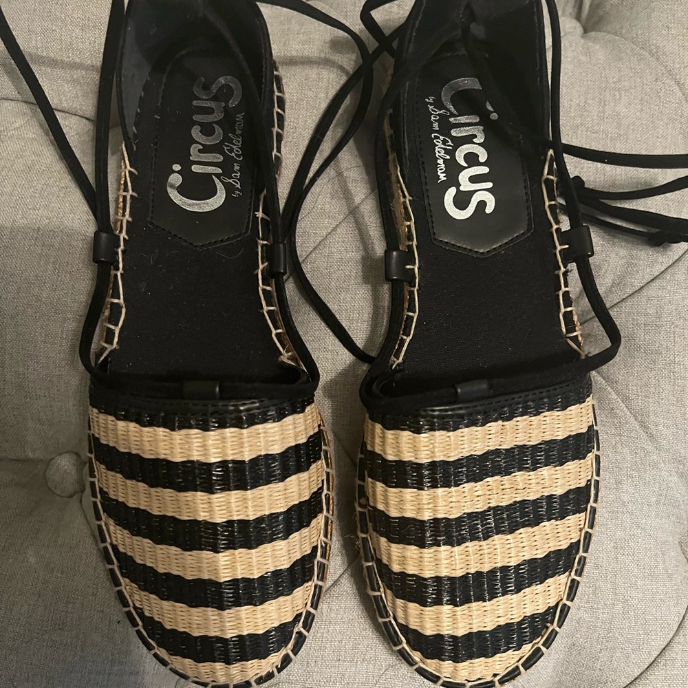 Esmeralda style sandals